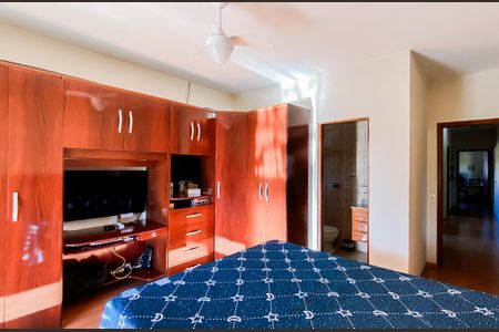 Casa à venda com 200m², 4 quartos e 2 vagasSuite 