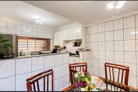 Casa à venda com 200m², 4 quartos e 2 vagasCozinh 