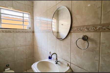 Lavabo  de casa à venda com 4 quartos, 200m² em Vila Ré, São Paulo