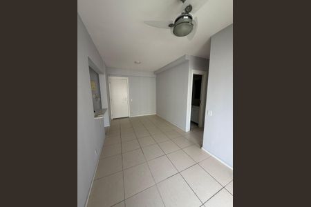 Sala de apartamento para alugar com 2 quartos, 55m² em Del Castilho, Rio de Janeiro