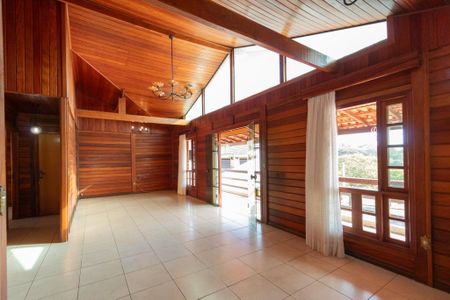 Casa de condomínio para alugar com 349m², 4 quartos e 4 vagas Casa de condomínio para alugar com 349m², 4 quartos e 4 vagasSala