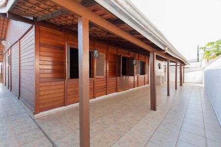 Casa de condomínio para alugar com 349m², 4 quartos e 4 vagas Casa de condomínio para alugar com 349m², 4 quartos e 4 vagasÁrea de Serviço
