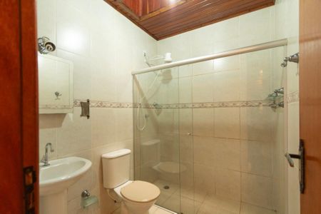 Casa de condomínio para alugar com 349m², 4 quartos e 4 vagas Casa de condomínio para alugar com 349m², 4 quartos e 4 vagasBanheiro Social 1