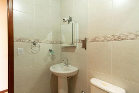 Casa de condomínio para alugar com 349m², 4 quartos e 4 vagas Casa de condomínio para alugar com 349m², 4 quartos e 4 vagasBanheiro Social 1