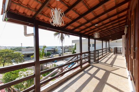 Casa de condomínio para alugar com 349m², 4 quartos e 4 vagas Casa de condomínio para alugar com 349m², 4 quartos e 4 vagasVaranda Sala