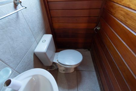 Casa de condomínio para alugar com 349m², 4 quartos e 4 vagas Casa de condomínio para alugar com 349m², 4 quartos e 4 vagasBanheiro Social 2