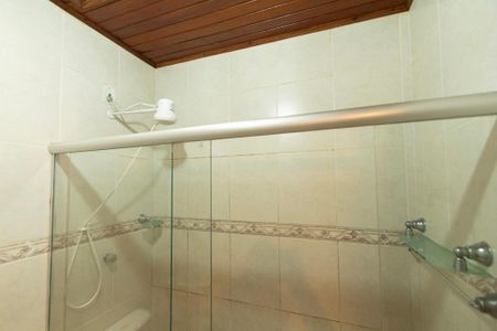 Casa de condomínio para alugar com 349m², 4 quartos e 4 vagas Casa de condomínio para alugar com 349m², 4 quartos e 4 vagasBanheiro Social 1
