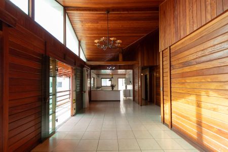 Casa de condomínio para alugar com 349m², 4 quartos e 4 vagas Casa de condomínio para alugar com 349m², 4 quartos e 4 vagasSala