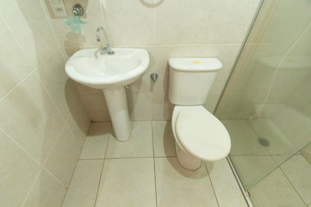 Casa de condomínio para alugar com 349m², 4 quartos e 4 vagas Casa de condomínio para alugar com 349m², 4 quartos e 4 vagasBanheiro Suíte 1