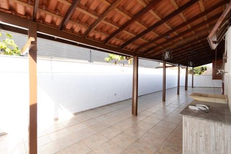 Casa de condomínio para alugar com 349m², 4 quartos e 4 vagas Casa de condomínio para alugar com 349m², 4 quartos e 4 vagasÁrea de Serviço
