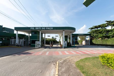 Casa de condomínio para alugar com 349m², 4 quartos e 4 vagas Casa de condomínio para alugar com 349m², 4 quartos e 4 vagasFachada