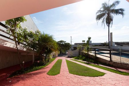 Casa de condomínio para alugar com 349m², 4 quartos e 4 vagas Casa de condomínio para alugar com 349m², 4 quartos e 4 vagasFrente