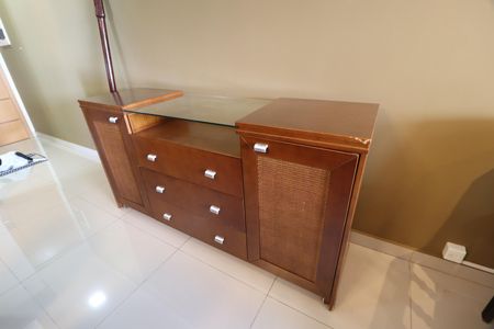 Apartamento para alugar com 73m², 2 quartos e 2 vagasSala