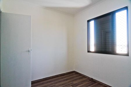 Quarto 2 de apartamento para alugar com 2 quartos, 53m² em Parque Sao Domingos, São Paulo