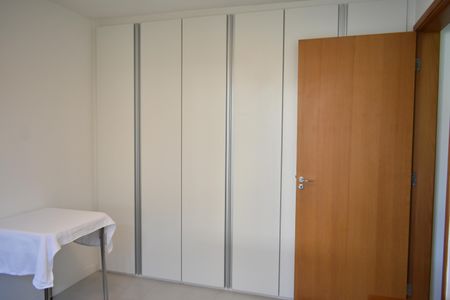 Apartamento à venda com 78m², 2 quartos e 1 vagaQuarto 2