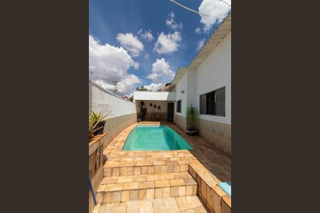 Casa à venda com 138m², 4 quartos e 4 vagas Casa à venda com 138m², 4 quartos e 4 vagasÁREA EXTERNA / PISCINA