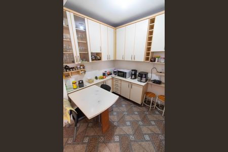 Casa à venda com 138m², 4 quartos e 4 vagas Casa à venda com 138m², 4 quartos e 4 vagasCOZINHA