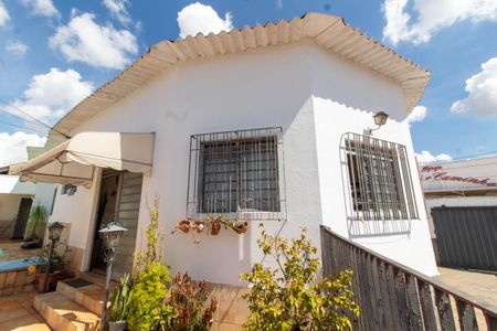 Casa à venda com 138m², 4 quartos e 4 vagas Casa à venda com 138m², 4 quartos e 4 vagasFACHADA