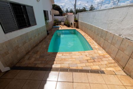 Casa à venda com 138m², 4 quartos e 4 vagas Casa à venda com 138m², 4 quartos e 4 vagasÁREA EXTERNA / PISCINA