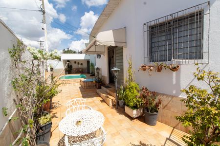 Casa à venda com 138m², 4 quartos e 4 vagas Casa à venda com 138m², 4 quartos e 4 vagasÁREA EXTERNA / PISCINA