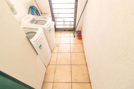 Casa à venda com 138m², 4 quartos e 4 vagas Casa à venda com 138m², 4 quartos e 4 vagasÁREA DE SERVIÇO