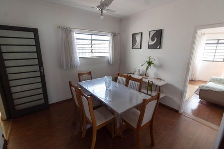 Casa à venda com 138m², 4 quartos e 4 vagas Casa à venda com 138m², 4 quartos e 4 vagasSALA DE JANTAR