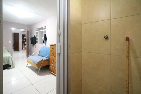 Casa à venda com 100m², 2 quartos e 2 vagas Casa à venda com 100m², 2 quartos e 2 vagasBanheiro