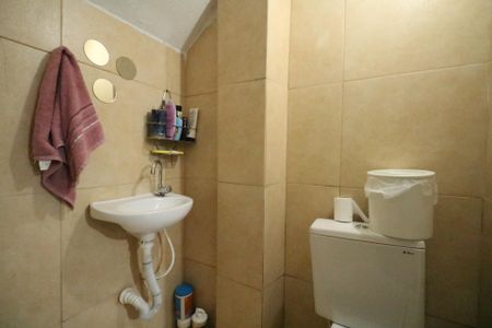 Casa à venda com 100m², 2 quartos e 2 vagas Casa à venda com 100m², 2 quartos e 2 vagasBanheiro