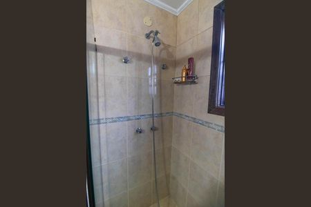 Casa de condomínio para alugar com 200m², 5 quartos e 2 vagas Casa de condomínio para alugar com 200m², 5 quartos e 2 vagasBanheiro das Suítes 2 e 3