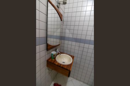 Casa de condomínio para alugar com 200m², 5 quartos e 2 vagas Casa de condomínio para alugar com 200m², 5 quartos e 2 vagasBanheiro de serviço