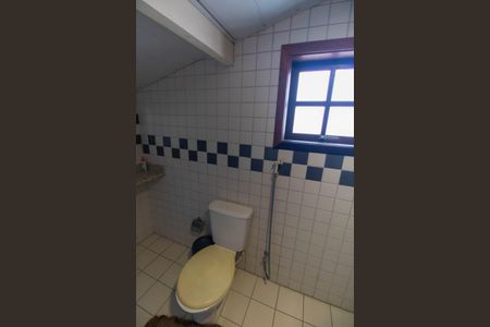 Casa de condomínio para alugar com 200m², 5 quartos e 2 vagas Casa de condomínio para alugar com 200m², 5 quartos e 2 vagasBanheiro da Suíte 1