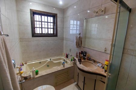 Casa de condomínio para alugar com 200m², 5 quartos e 2 vagas Casa de condomínio para alugar com 200m², 5 quartos e 2 vagasBanheiro da Suíte 4