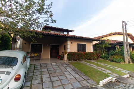 Casa de condomínio para alugar com 200m², 5 quartos e 2 vagas Casa de condomínio para alugar com 200m², 5 quartos e 2 vagasFachada