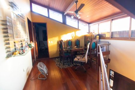 Casa de condomínio para alugar com 200m², 5 quartos e 2 vagas Casa de condomínio para alugar com 200m², 5 quartos e 2 vagasHall