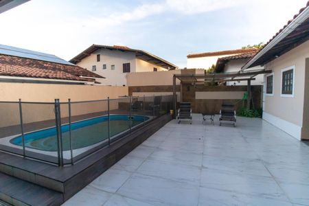 Casa de condomínio para alugar com 200m², 5 quartos e 2 vagas Casa de condomínio para alugar com 200m², 5 quartos e 2 vagasÁrea externa