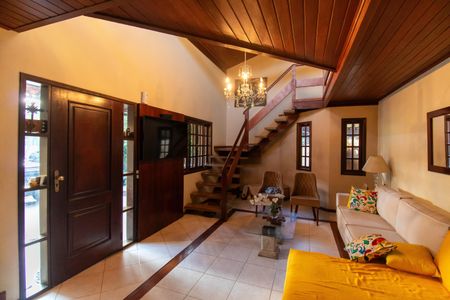 Casa de condomínio para alugar com 200m², 5 quartos e 2 vagas Casa de condomínio para alugar com 200m², 5 quartos e 2 vagasSala