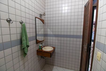 Casa de condomínio para alugar com 200m², 5 quartos e 2 vagas Casa de condomínio para alugar com 200m², 5 quartos e 2 vagasBanheiro de serviço