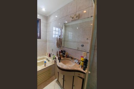 Casa de condomínio para alugar com 200m², 5 quartos e 2 vagas Casa de condomínio para alugar com 200m², 5 quartos e 2 vagasBanheiro da Suíte 4