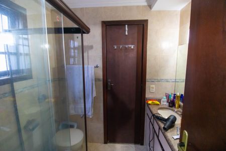 Casa de condomínio para alugar com 200m², 5 quartos e 2 vagas Casa de condomínio para alugar com 200m², 5 quartos e 2 vagasBanheiro das Suítes 2 e 3