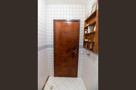 Casa de condomínio para alugar com 200m², 5 quartos e 2 vagas Casa de condomínio para alugar com 200m², 5 quartos e 2 vagasBanheiro de serviço