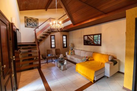 Sala de casa de condomínio para alugar com 5 quartos, 200m² em Pendotiba, Niterói