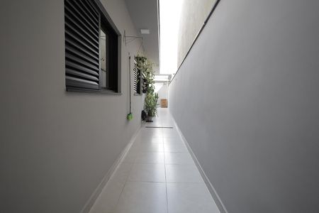 Casa à venda com 118m², 3 quartos e 2 vagasCorredor Lateral