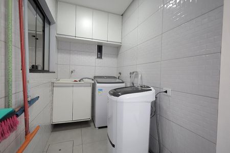 Casa à venda com 118m², 3 quartos e 2 vagasÁrea de Serviço