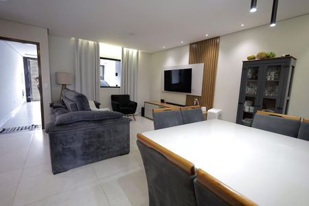 Casa à venda com 118m², 3 quartos e 2 vagasSala