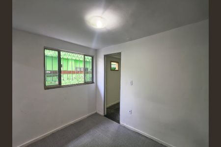 Sala de casa para alugar com 1 quarto, 43m² em Taquara, Rio de Janeiro