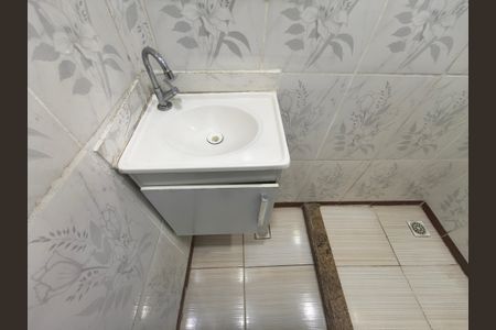 Banheiro Social de casa para alugar com 1 quarto, 43m² em Taquara, Rio de Janeiro