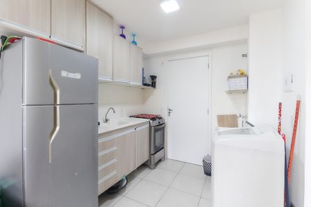 Sala - Cozinha de apartamento para alugar com 2 quartos, 32m² em Vila Carmosina, São Paulo