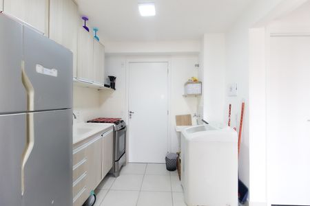 Sala - Cozinha de apartamento para alugar com 2 quartos, 32m² em Vila Carmosina, São Paulo