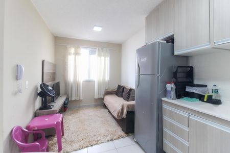 Sala - Cozinha de apartamento para alugar com 2 quartos, 32m² em Vila Carmosina, São Paulo