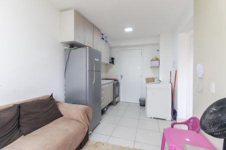 Sala - Cozinha de apartamento para alugar com 2 quartos, 32m² em Vila Carmosina, São Paulo